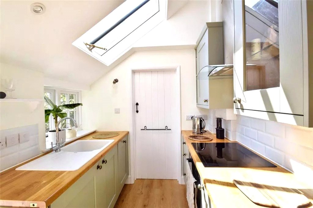 Clee Cottage, Bell Lane - Picture No. 4