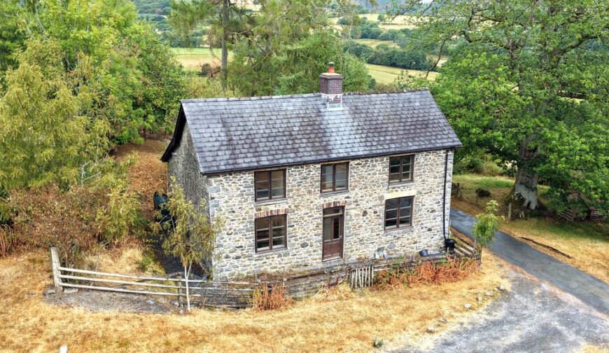 Llwyngwrgan House, Llanafanfawr - 1