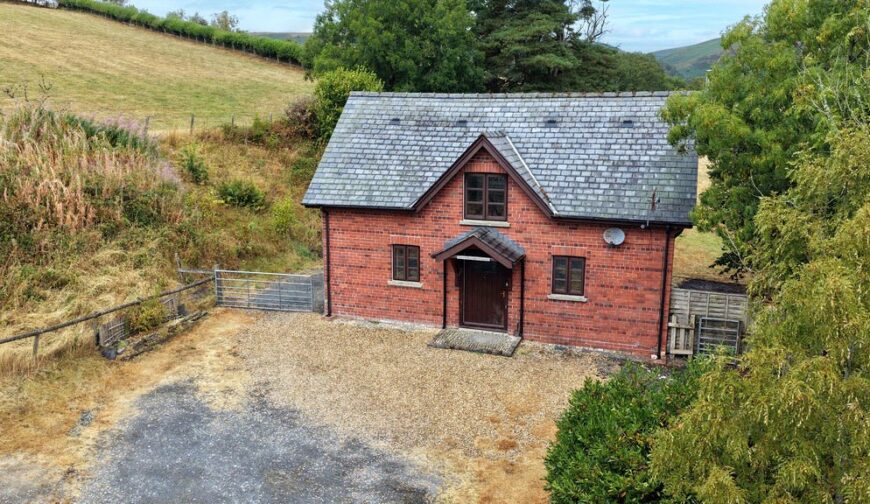 Llwyngwrgan Stables, Llanafanfawr - 1
