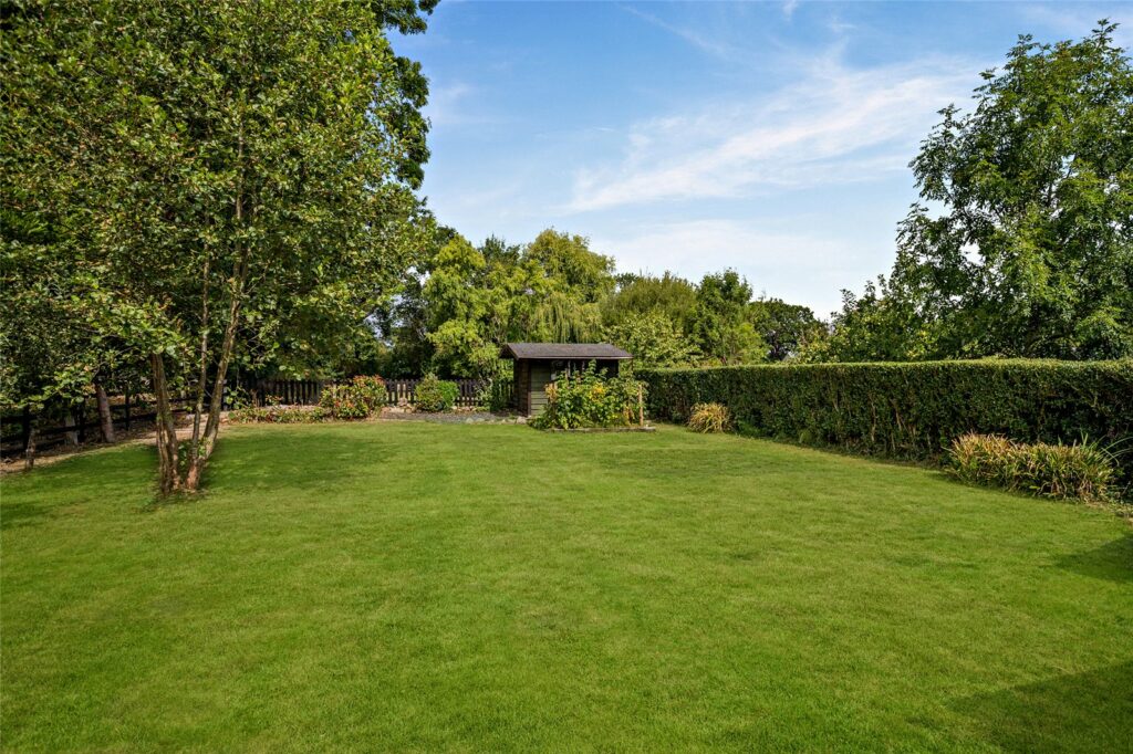 1 Station Road - Garden