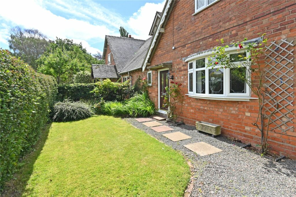 1 Shawmans Lane - 19
