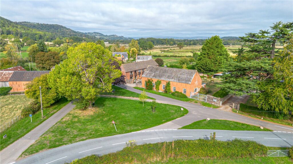 The Odd House, Blakemere - Picture No. 01