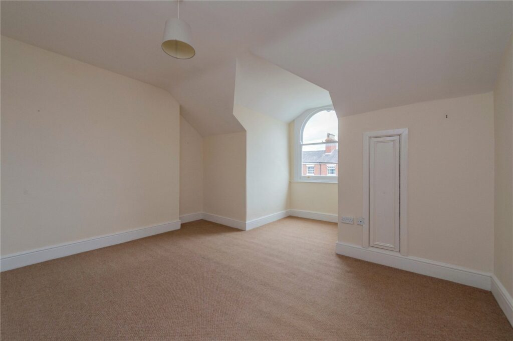 37 Gravel Hill - Picture No. 86