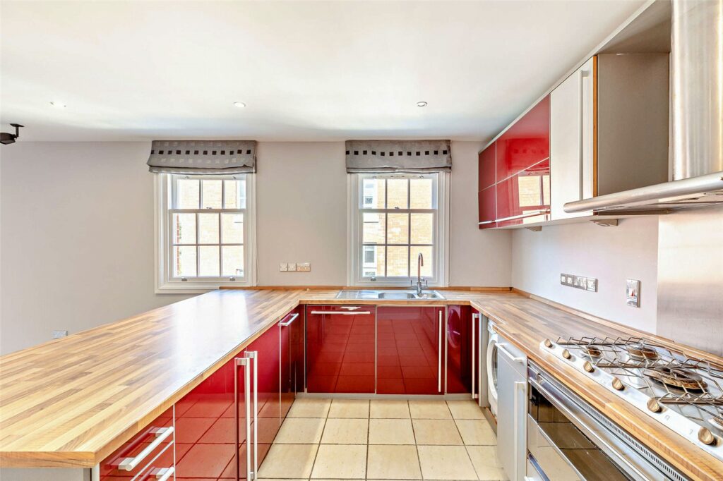 Apartment 2, Crescent House - Picture No. 27