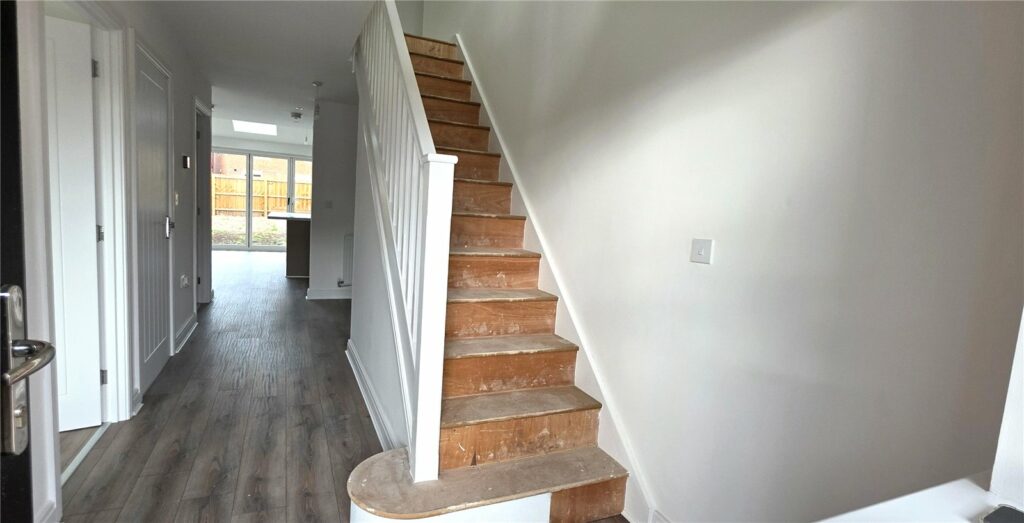 3 Florin Gardens - Picture No. 15