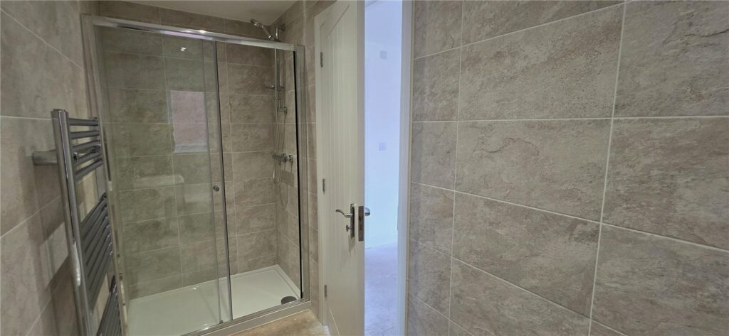 3 Florin Gardens - Picture No. 31